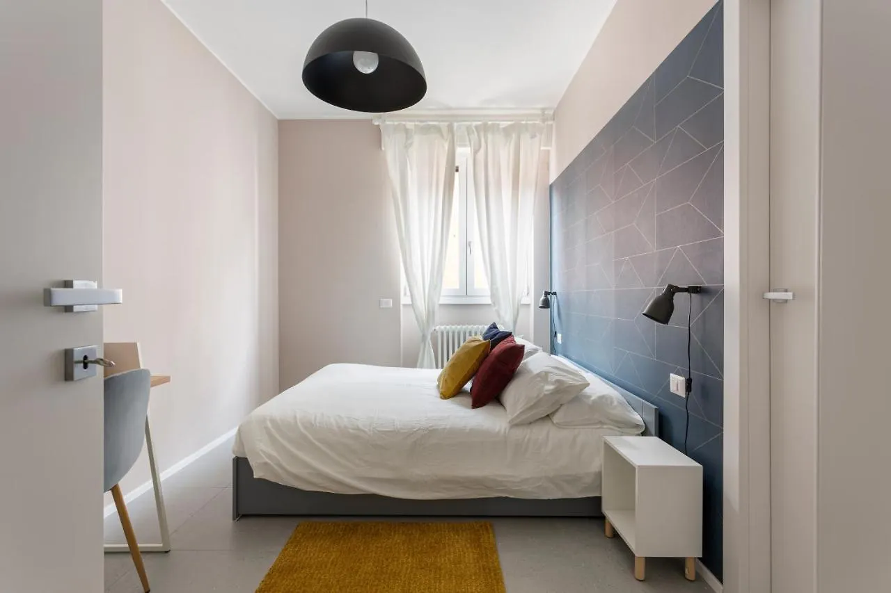 Bilocale Aleardi Apartment Milan Italy