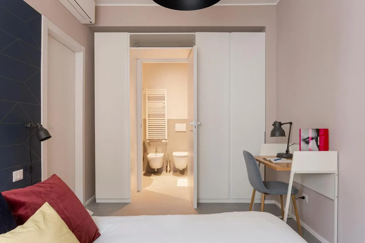 Bilocale Aleardi Apartment Milan
