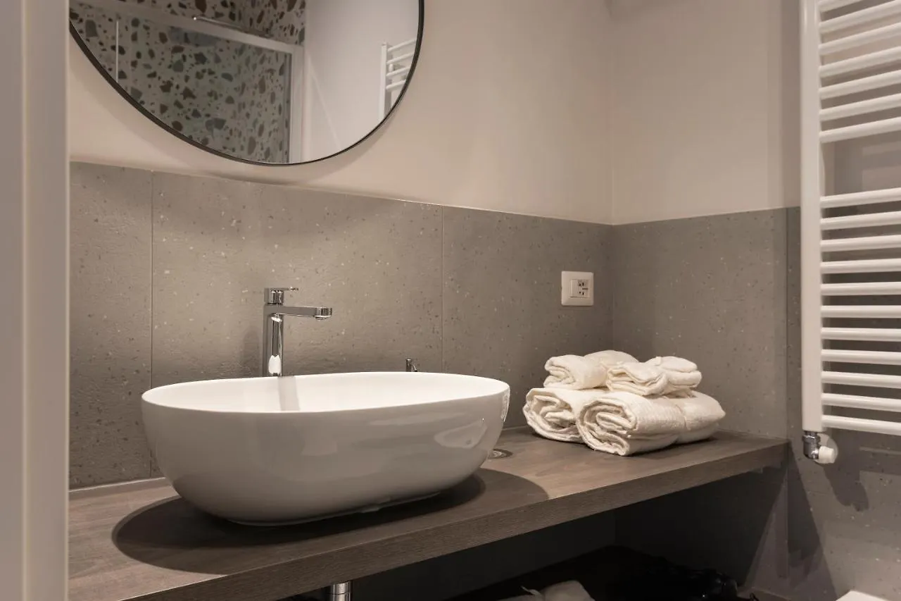 Bilocale Aleardi Apartment Milan