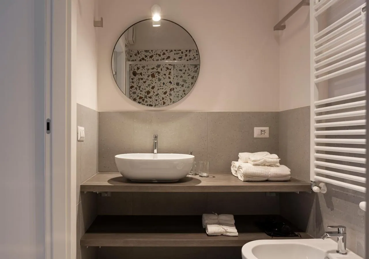 Bilocale Aleardi Apartment Milan