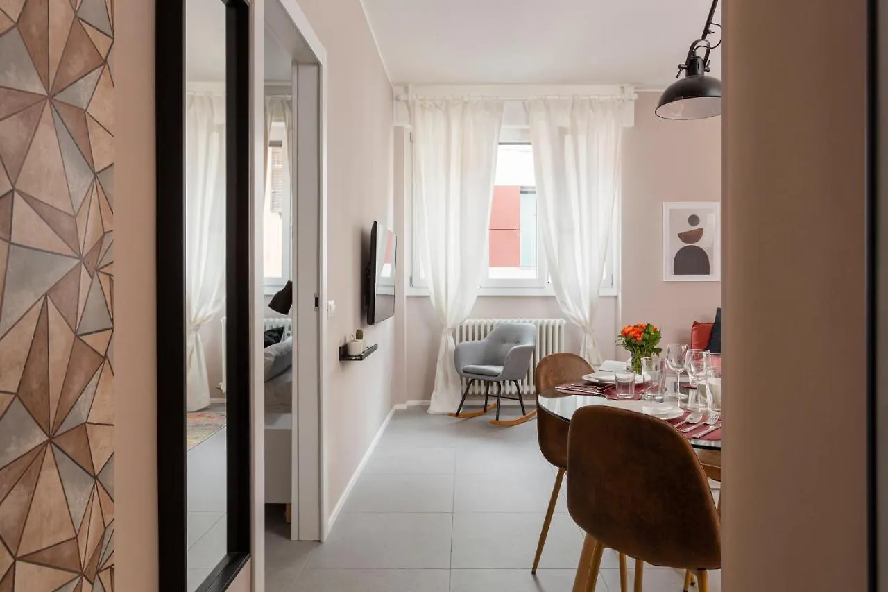Bilocale Aleardi Apartment Milan