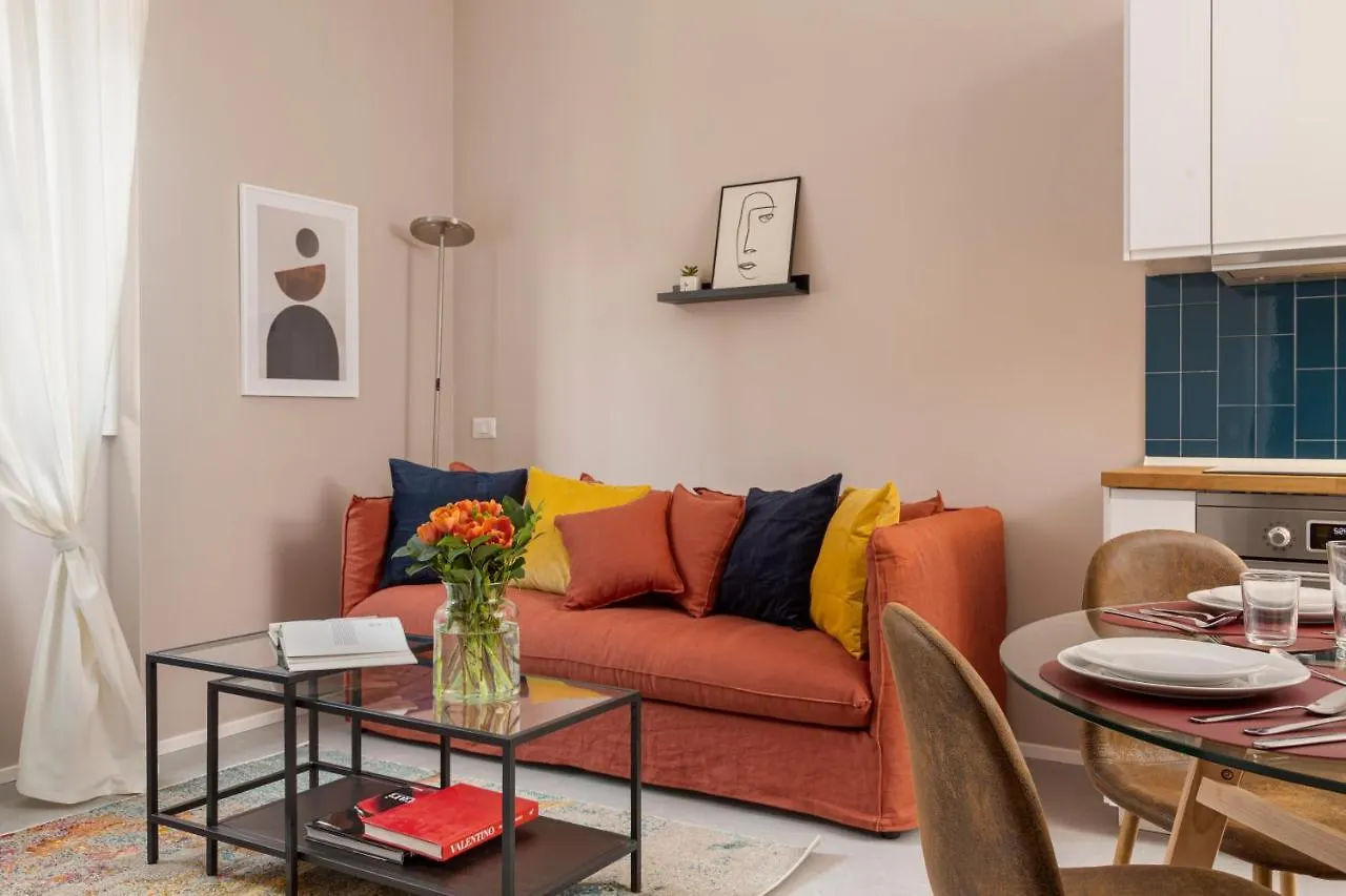 Bilocale Aleardi Apartment Milan Italy